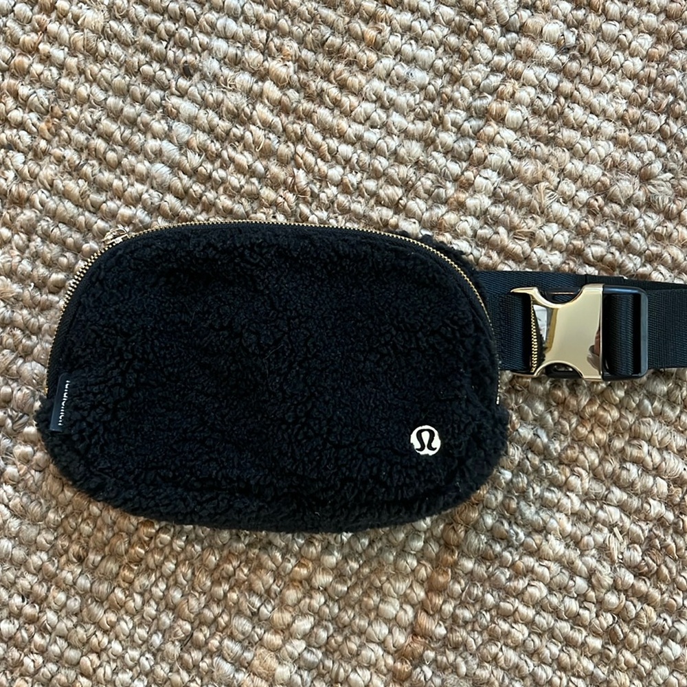 Lululemon Belt Bag
Black Sherpa with Gold Details